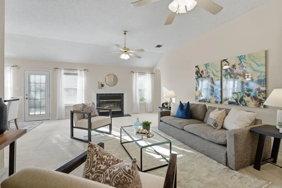 127 Maple Dr, Mountain City, TX 78610 - Image #3