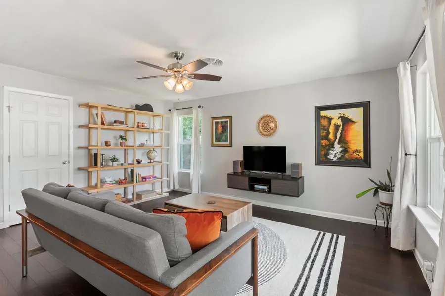 8405 Rockwood Ln, Austin, TX 78757 - Image #2