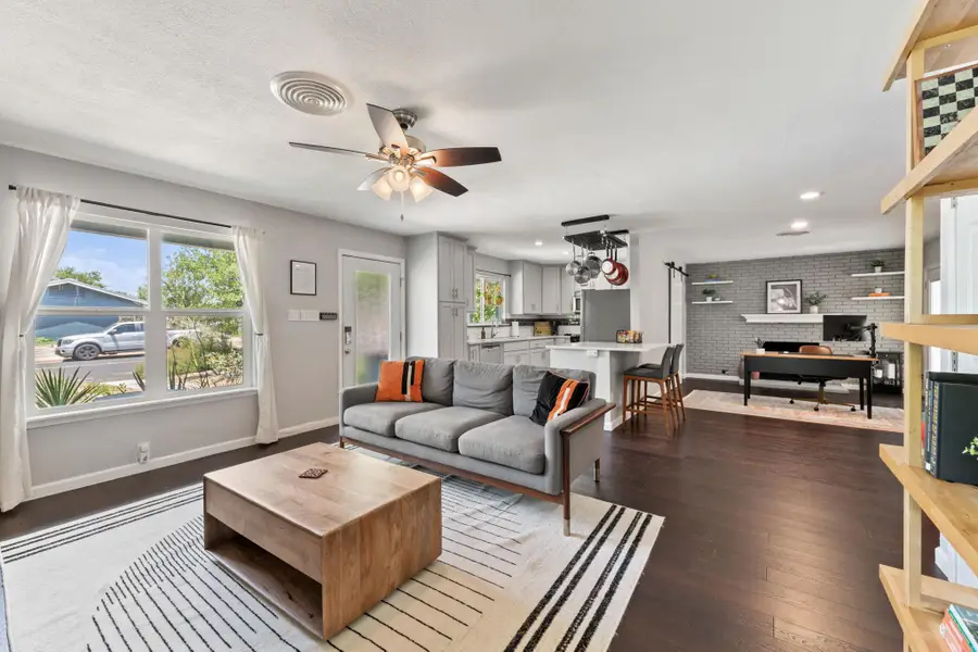 8405 Rockwood Ln, Austin, TX 78757 - Image #3