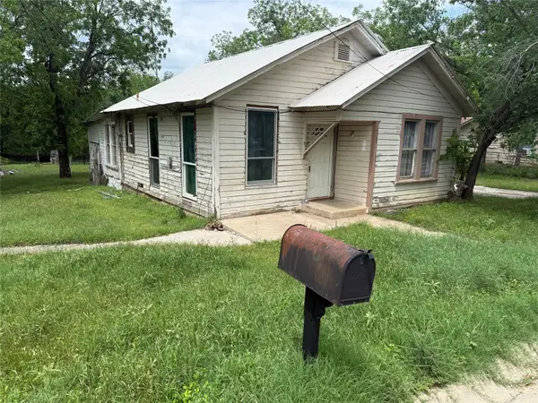 805 W Avenue C, Lampasas, TX 76550