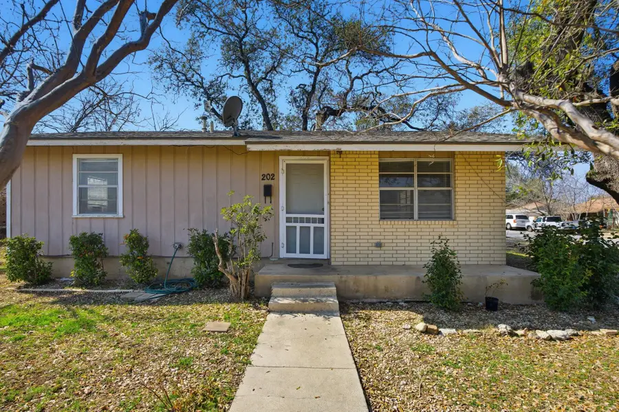 202 Forest St, Georgetown, TX 78626 - #3