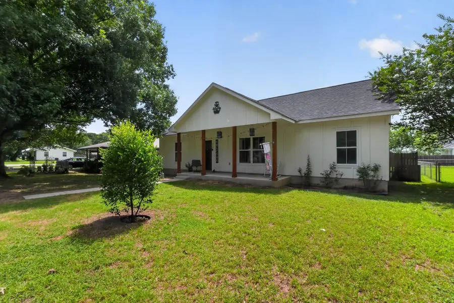 403 Lynch St, Smithville, TX 78957 - #2