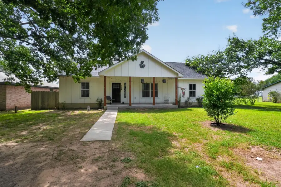 403 Lynch St, Smithville, TX 78957 - #3