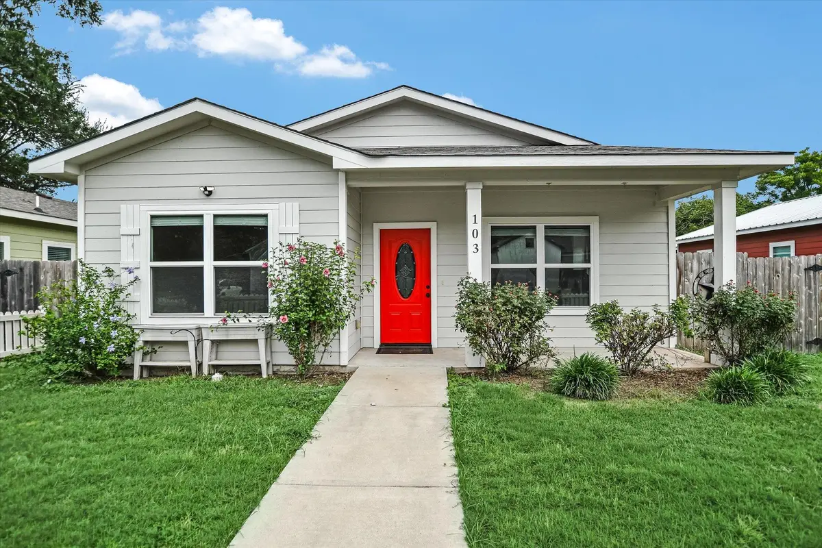 103 East St, Smithville, TX 78957 - #1