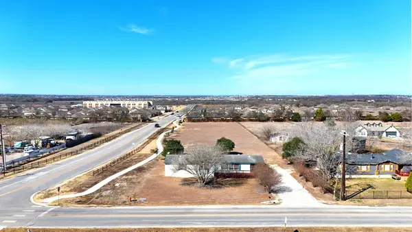 1437 Heidenreich Ln, Uhland, TX 78640