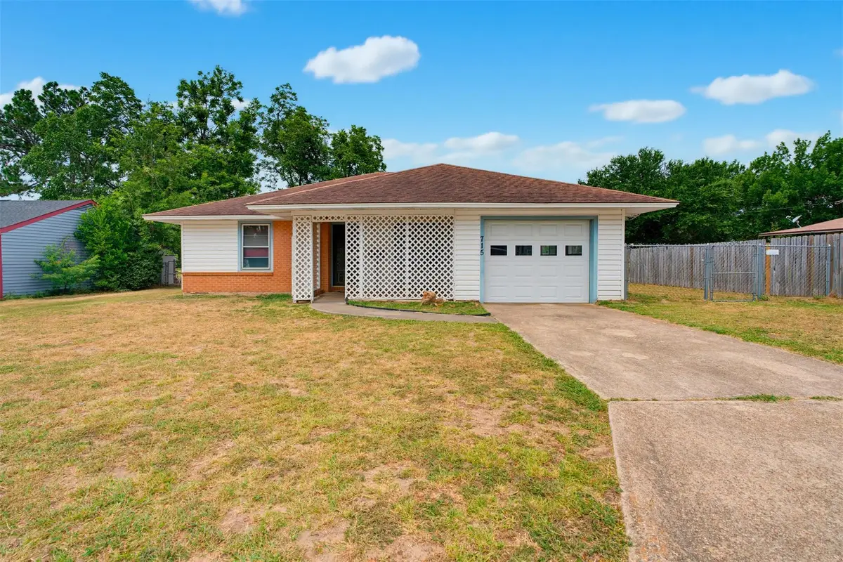 715 Rockdale Rd, Rockdale, TX 76567 - #1