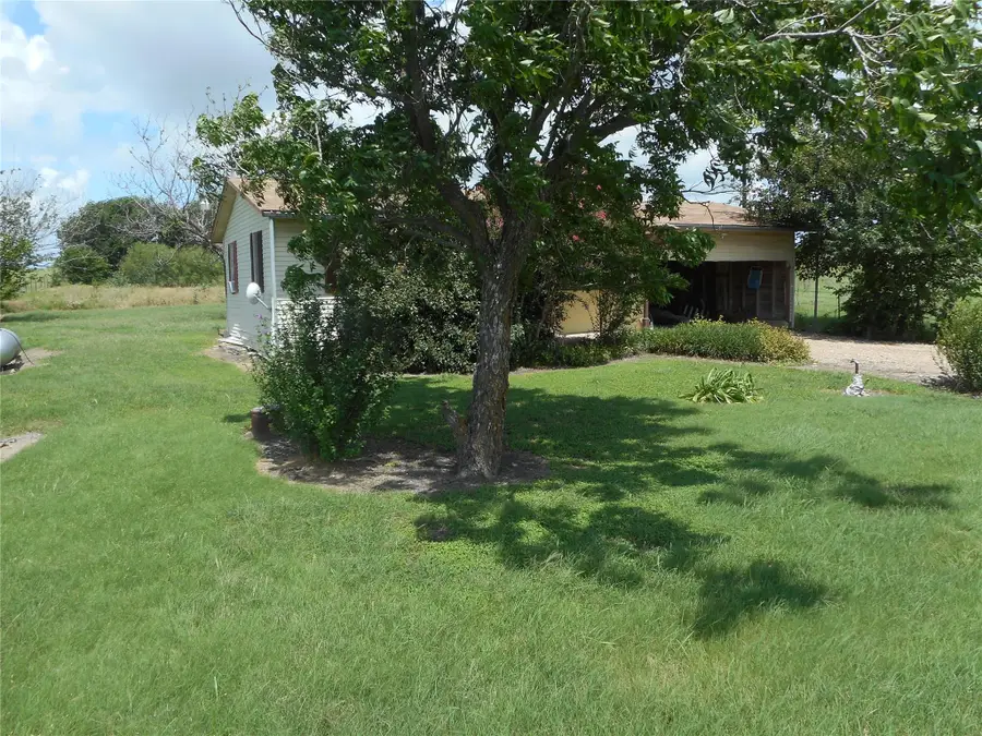 1900 S Main St, Taylor, TX 76574 - #2