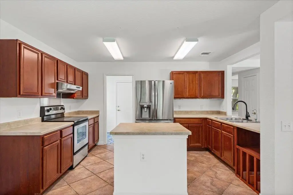 4600 Cottonwood St, Austin, TX 78744 - #1