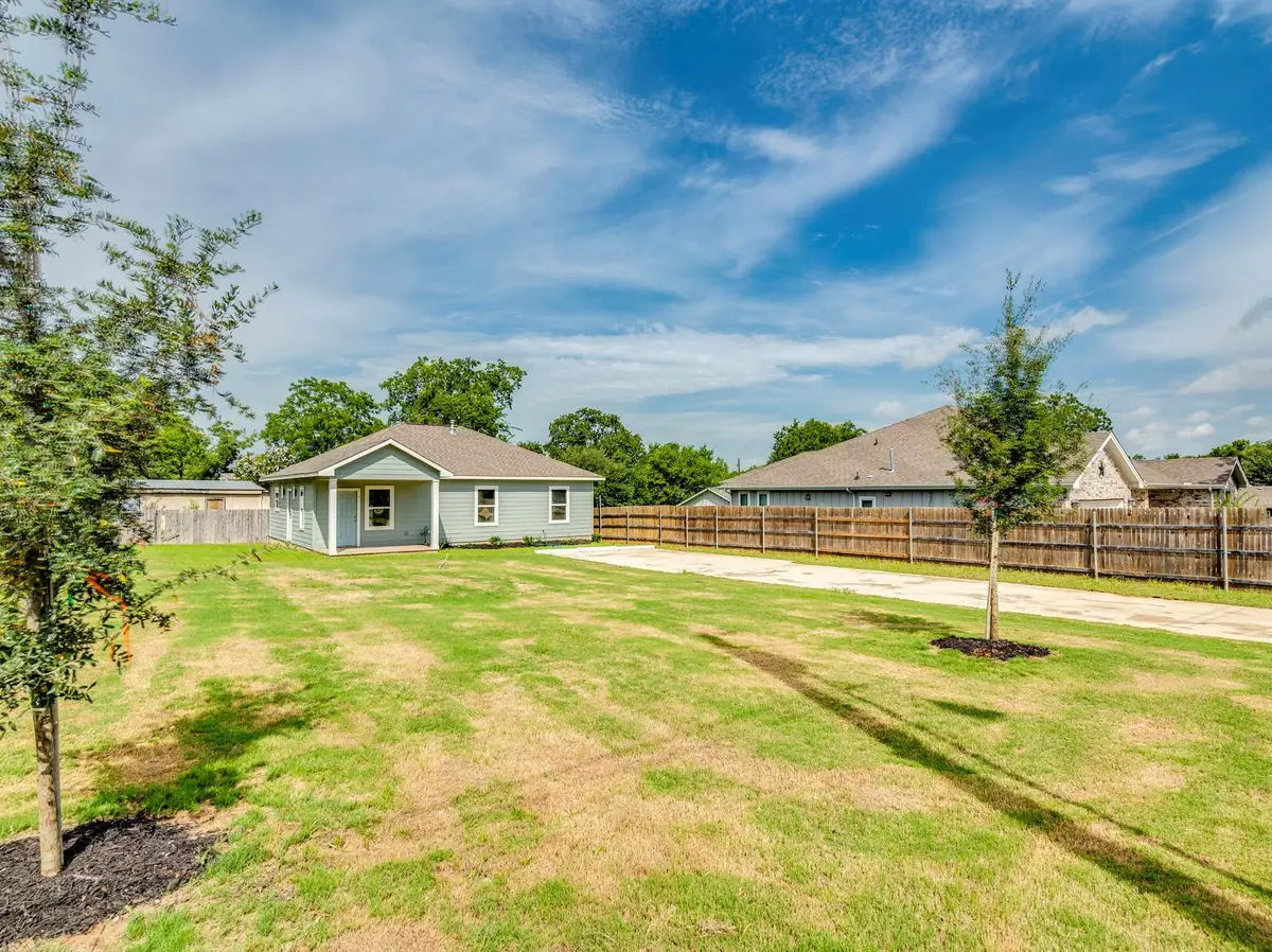 411 S Avenue B, Elgin, TX 78621 - Image #1