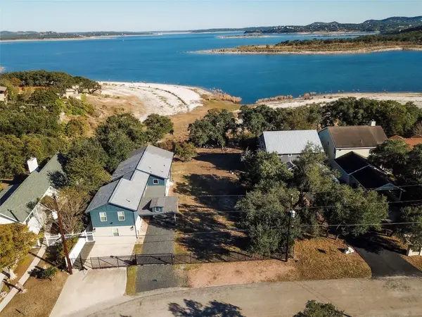 864 Lakebreeze Dr, Canyon Lake, TX 78133