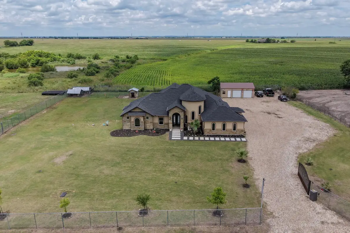 1001 County Road 394, Hutto, TX 78634 - #1