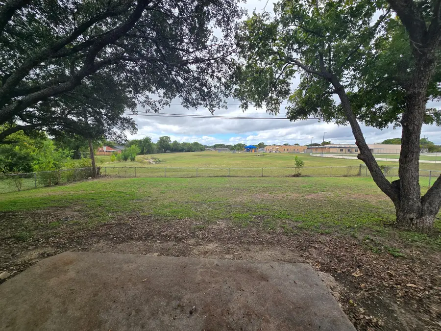 112 E Hogan Dr, Copperas Cove, TX 76522 - #2
