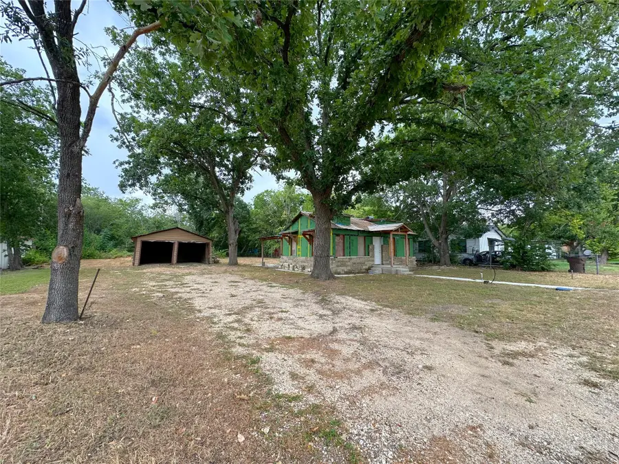 818 Plum St, Lockhart, TX 78644 - #2