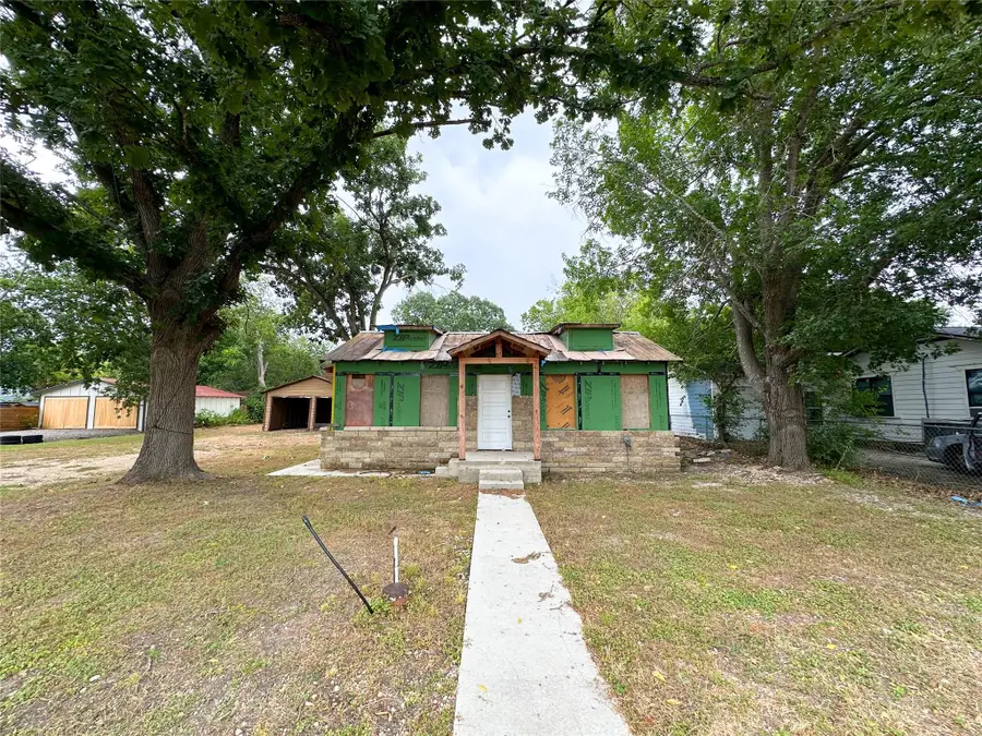 818 Plum St, Lockhart, TX 78644 - #3