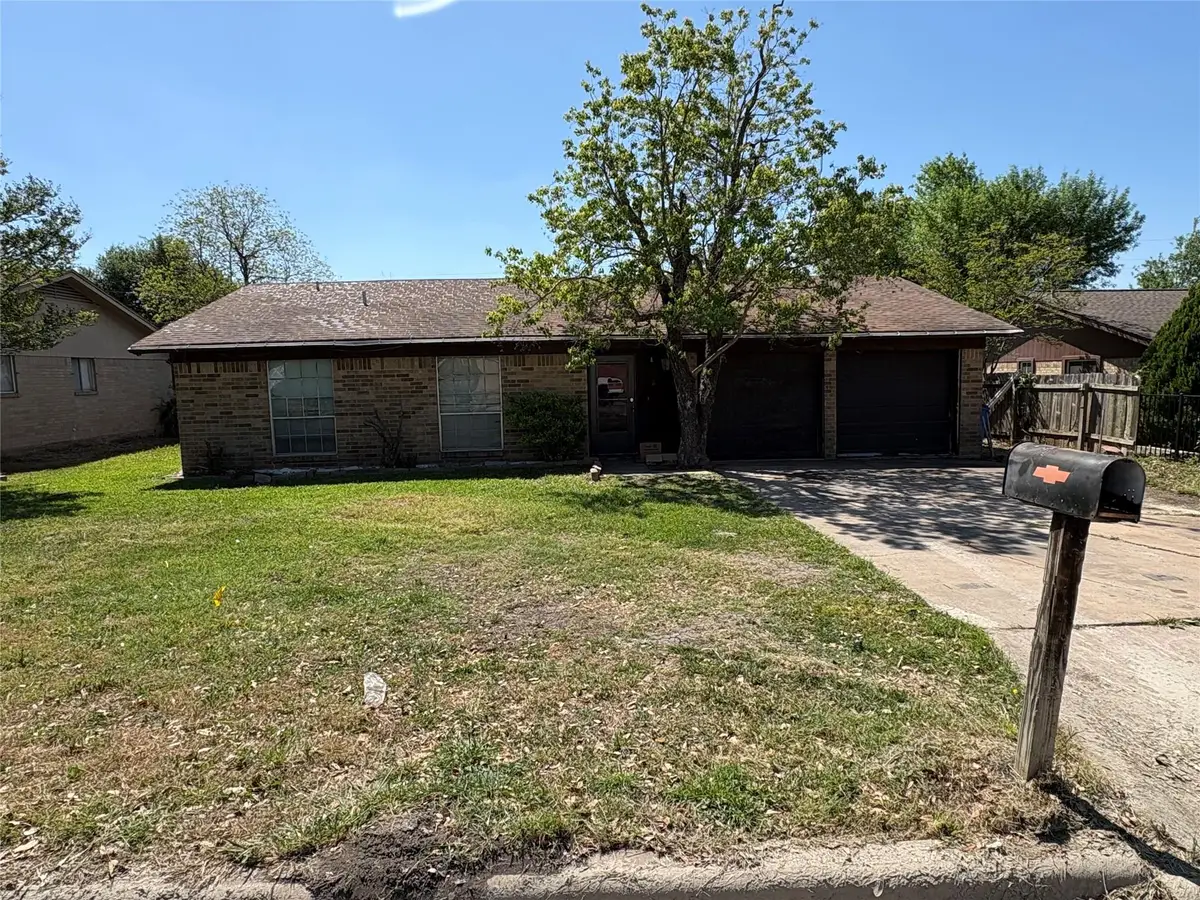 709 Drake Ln, Taylor, TX 76574 - #1