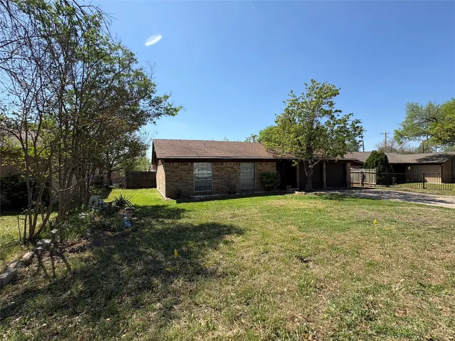 709 Drake Ln, Taylor, TX 76574 - #3