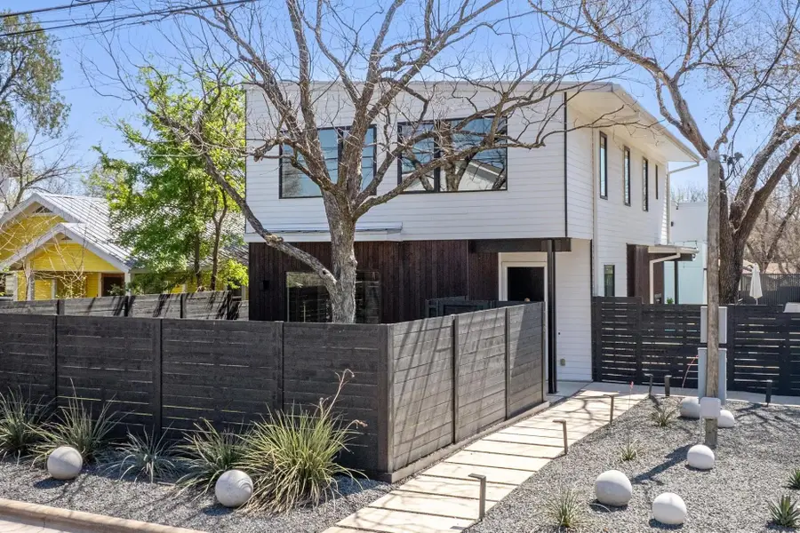 2401 E 11th St, Austin, TX 78702 - #2