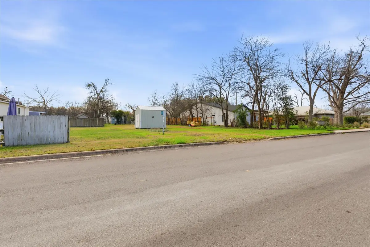 1725 Prather St, Taylor, TX 76574 - Image #1
