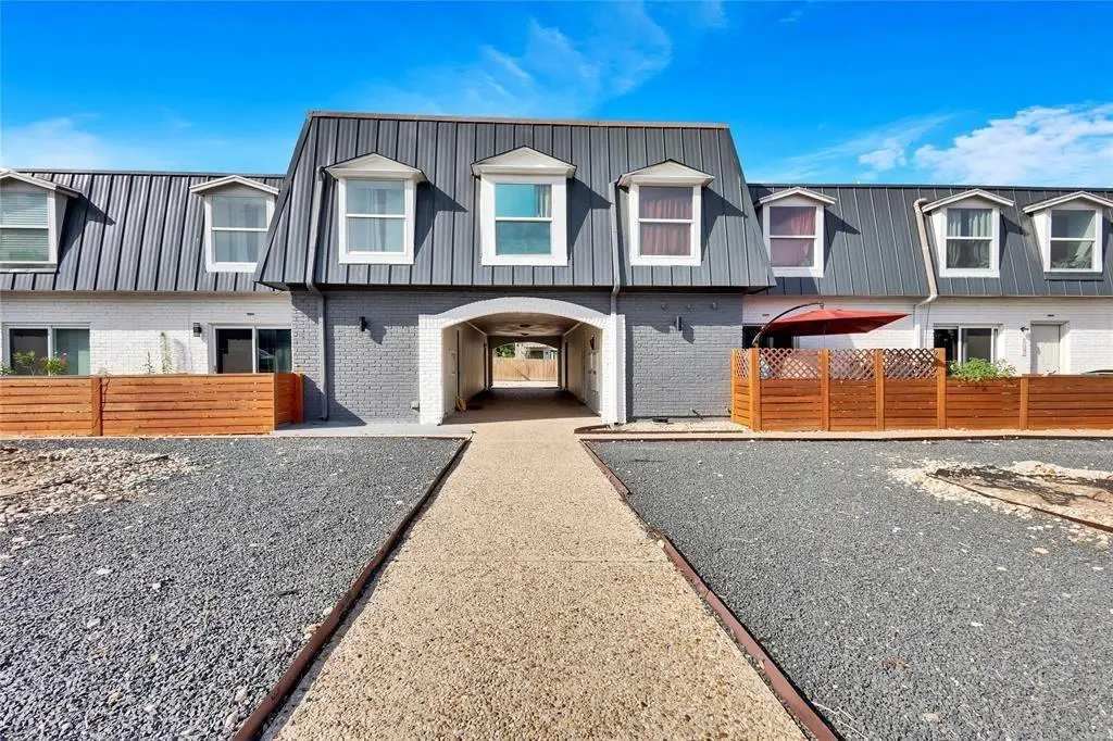 300 E Croslin St #114, Austin, TX 78752 - #1