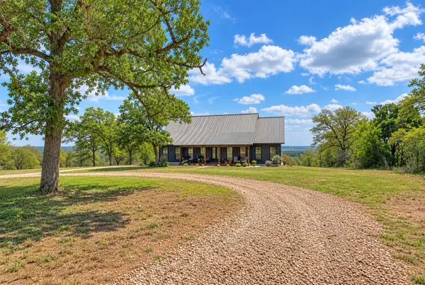 198 Rolling Oak Dr, Elgin, TX 78621