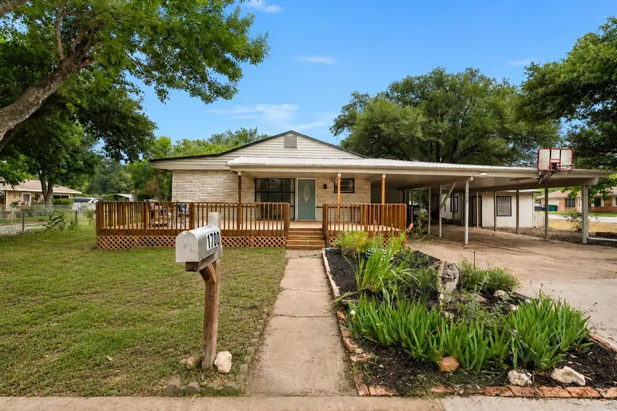 1700 W 7th St, Taylor, TX 76574 - #2