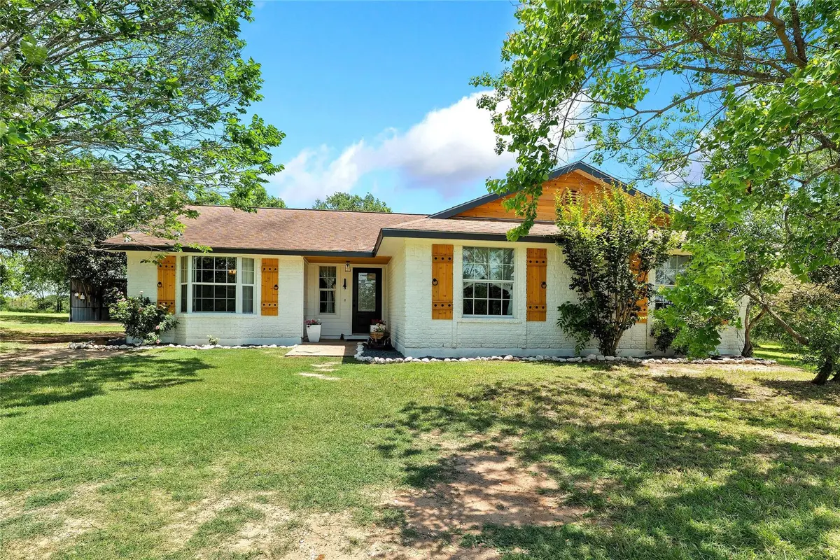 372 Hidden Oaks Dr, Elgin, TX 78621 - #1