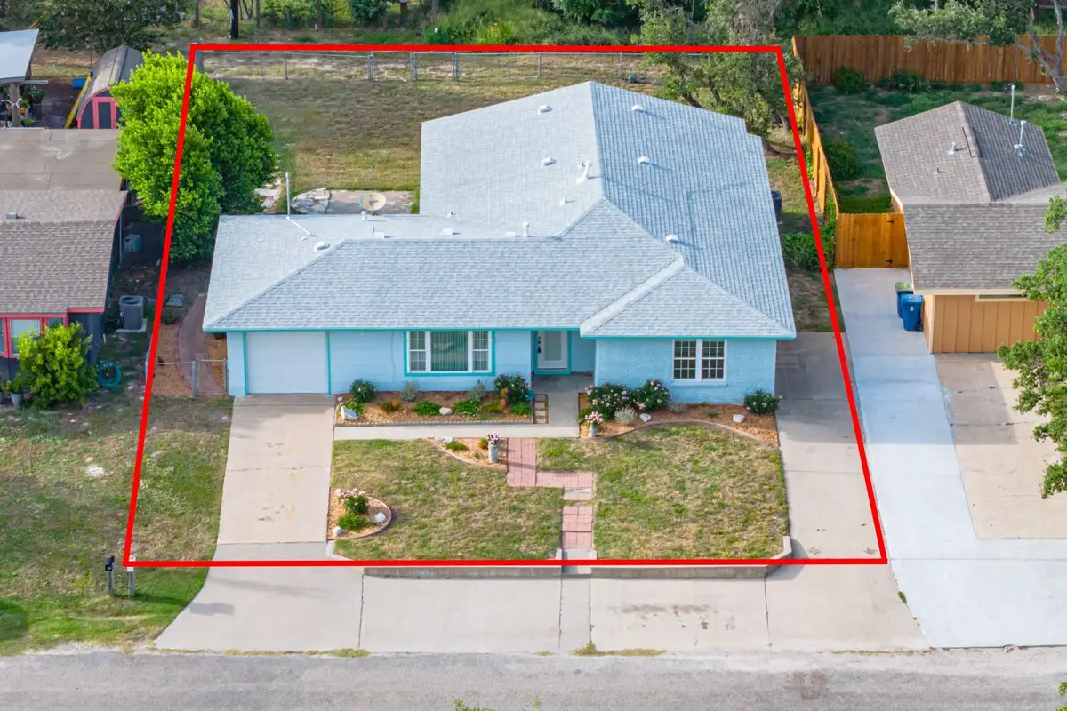 1904 Cochran Ln, Rockport, TX 78382 - Image #1