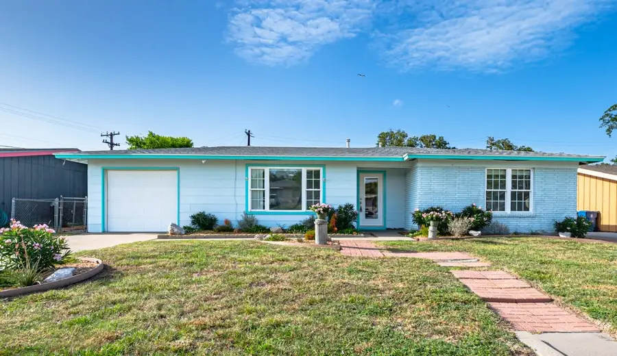 1904 Cochran Ln, Rockport, TX 78382 - Image #2