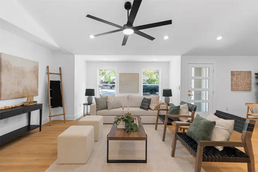 1421 Westmoor Dr, Austin, TX 78723 - Image #2