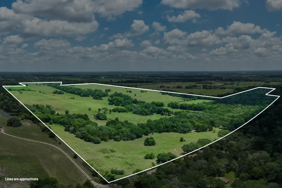 5018 Wolters Rd, Schulenburg, TX 78956 - #2
