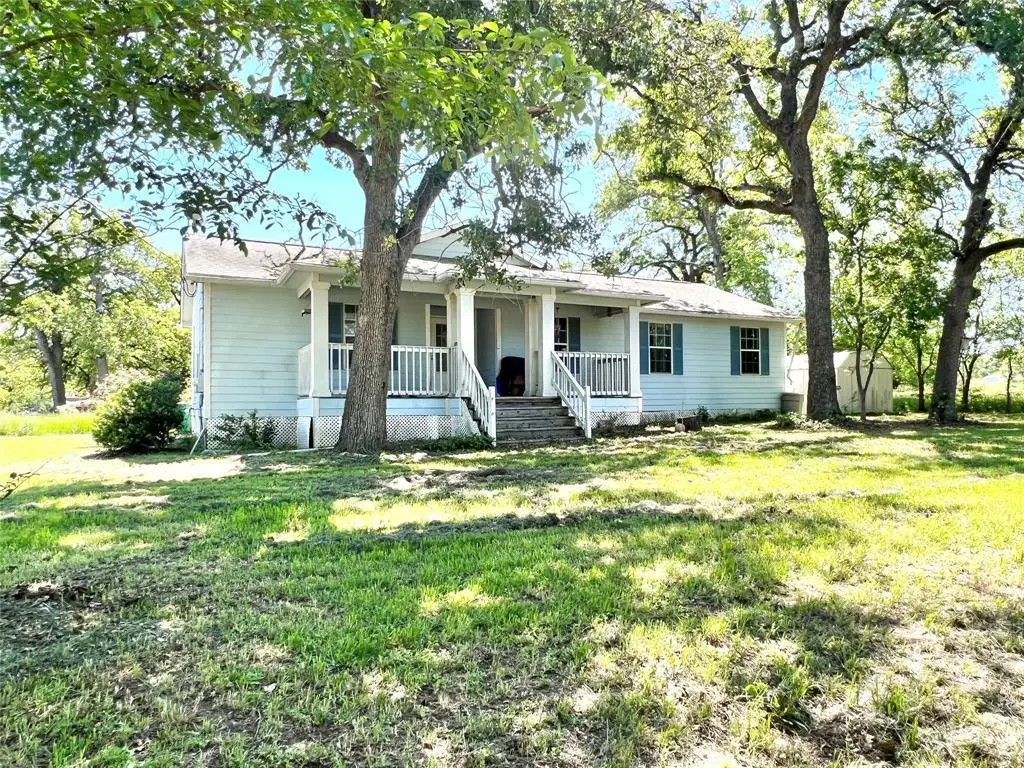 2105 W Gillis Ave, Cameron, TX 76520 - #1
