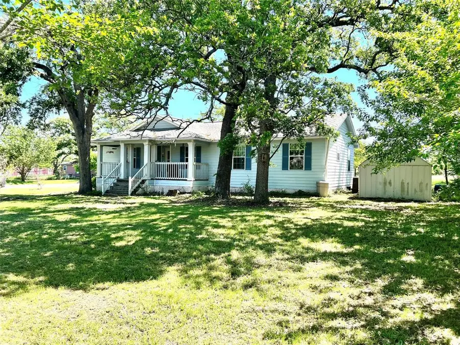 2105 W Gillis Ave, Cameron, TX 76520 - #2