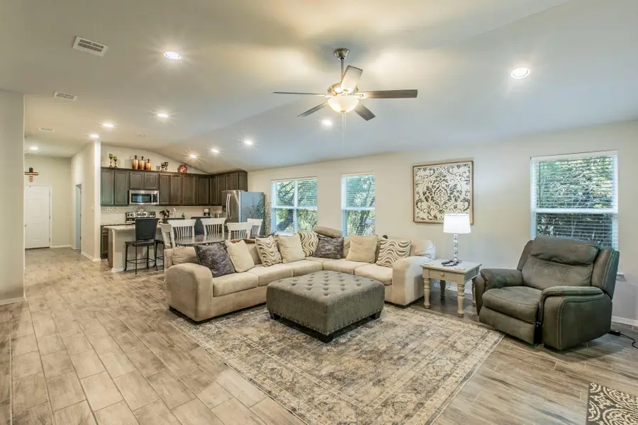 4202 Glendale Ln, Lago Vista, TX 78645 - Image #2