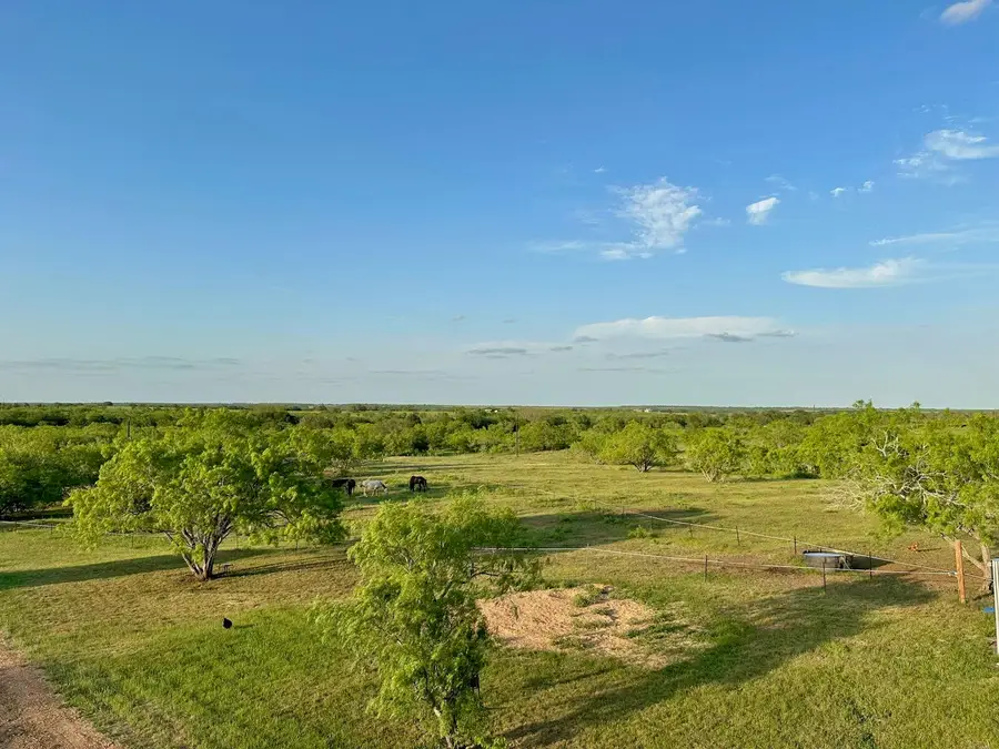 1096 County Road 447, Waelder, TX 78959 - Image #3