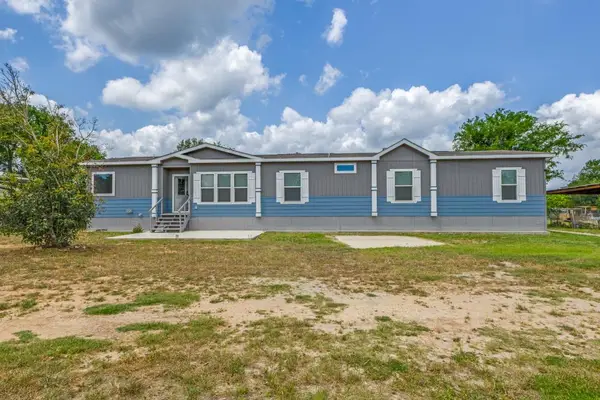 168 River Oaks Dr, Cedar Creek, TX 78612