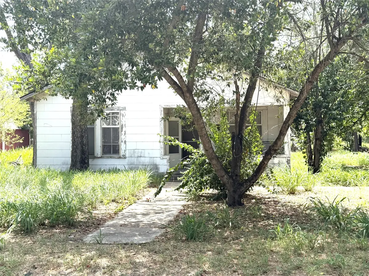 119 Pine St, Luling, TX 78648 - #1