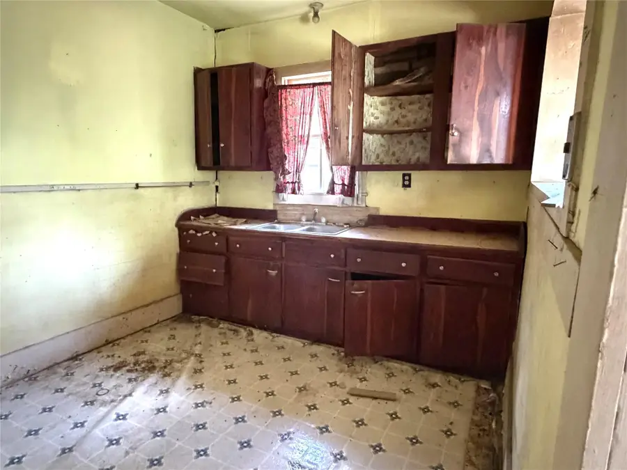 119 Pine St, Luling, TX 78648 - #3