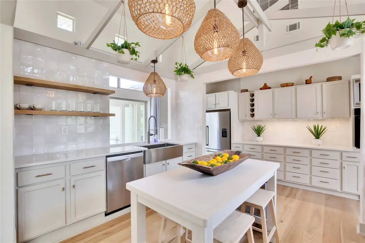 609 S Creekwood Dr, Driftwood, TX 78619 - Image #1