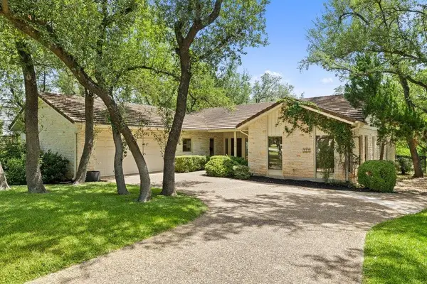 110 Blue Jay Dr, Lakeway, TX 78734