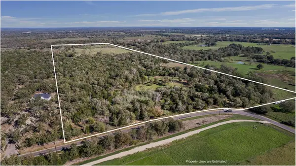 221 Old Waelder Rd, Flatonia, TX 78941