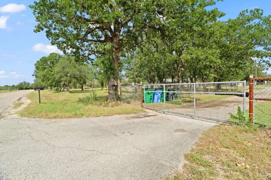 3434 Prairie Lea Rd, Kingsbury, TX 78638 - Image #3