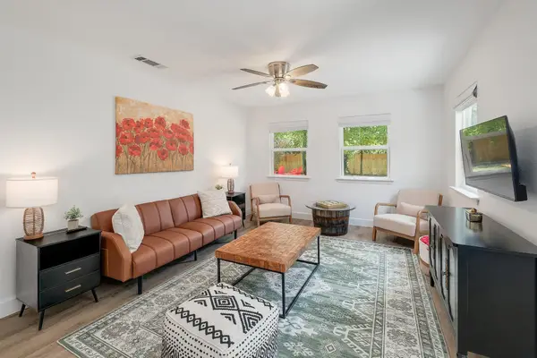 906 W 15th St, Georgetown, TX 78626