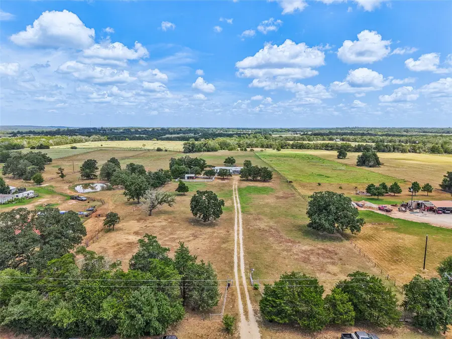 372 Hofferek Rd, Rosanky, TX 78953 - Image #2