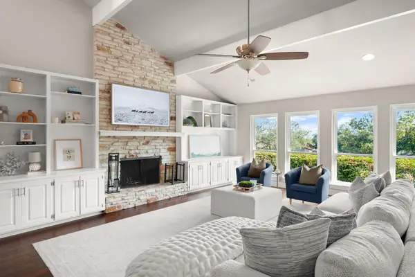 209 Crescent Blf, Lakeway, TX 78734
