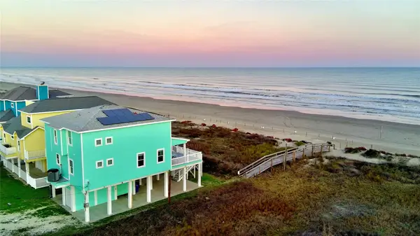 107 Mar Vista Ct, Freeport, TX 77541