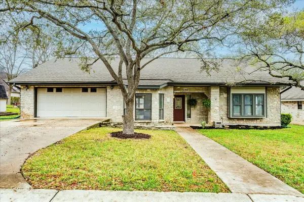 2132 Northcrest Dr, New Braunfels, TX 78130