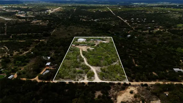 722 Wildwood Ln, Johnson City, TX 78636