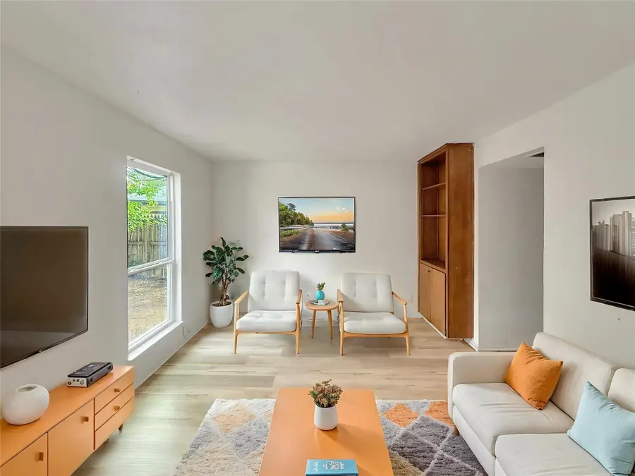 8611 Putnam Dr #104, Austin, TX 78757 - #2