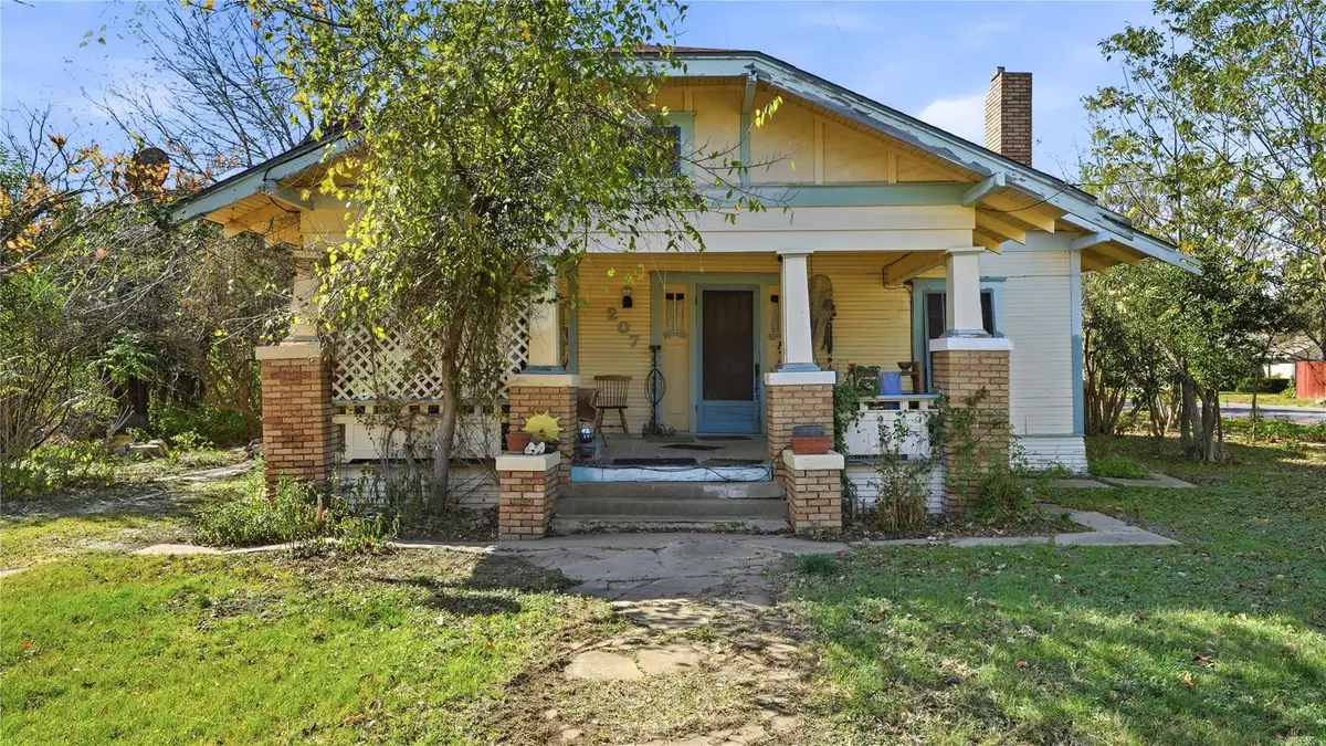 207 Main St, Hutto, TX 78634 - Image #1