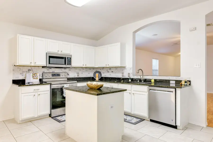 110 S Creek Bend Dr, Hutto, TX 78634 - #3